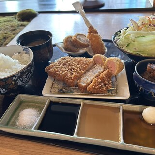 ランチ限定◆職人が揚げる4種の品を詰め込んだとんかつ定食