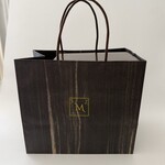 マジドゥショコラ - 持ち帰りの図　紙袋は有料