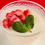 中国料理 百楽 - やわらか杏仁豆腐