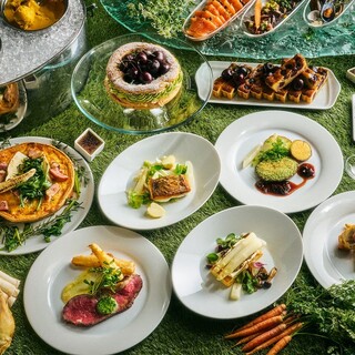 ローストビーフなどのメインと16種の前菜＆デザートビュッフェ