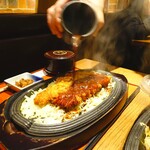 名古屋名物 みそかつ 矢場とん - 鉄板リブとんかつ