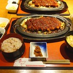 名古屋名物 みそかつ 矢場とん - 鉄板リブとんかつ