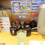 豚旨うま屋ラーメン - テーブル調味料