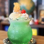 喫茶リブロン - 金魚鉢クリームソーダ（メロン）　900円