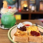 喫茶リブロン - 金魚鉢クリームソーダ（メロン）　900円 クッキートッピング　50円 ４種の彩トーストモーニング　ドリンクに＋400円