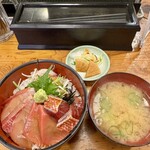 伊豆の味処　錦 - 三色丼（税込2,310円）