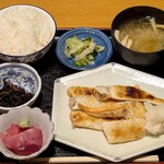和田家 - 和田家 ＠茅場町 しゃけはらす塩焼（刺身付）税込1,150円 ご飯少な目でお願いしたのですが・・・