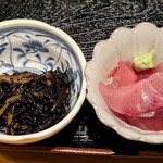 和田家 - 和田家 ＠茅場町 しゃけはらす塩焼（刺身付）に付く刺身とひじき煮