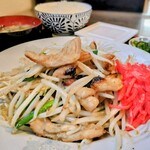 みつば屋 - 料理写真:ホルモン炒め定食(900円)