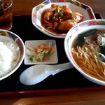 大雅 - 日替ランチ（白身魚の甘酢あんかけ）+100円でラーメン付