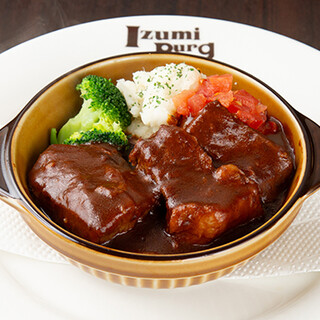 人気カレーに続き、ビーフシチューなど洋食メニューが続々登場！
