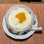 中国四川 旬菜 酒肆 楽山 - 濃厚な「杏仁豆腐」杏仁霜の香りがほのかにします。