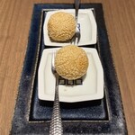 中国四川 旬菜 酒肆 楽山 - 芝麻球(チーマーカオ)ご存知「胡麻団子」。大好きなんです。一流店のコレは冷凍のアレとは違うよ(*´罒`*)