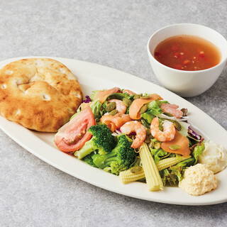 CAFE SALVADOR BUSINESS SALON_2