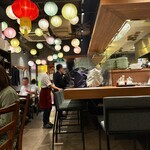 中国四川 旬菜 酒肆 楽山 - こぢんまりとした店内は本場の小さなお店を彷彿させます。