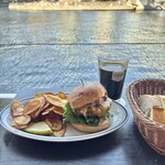 T.Y.HARBOR River Lounge - T.Yハーバーバーガー　クラフトビール　ブレッドワークスのパン