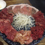 Yakiniku Horumon Sumigin - 炭銀盛り 3500円