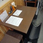 345699152 - 店内 ２人掛けテーブル