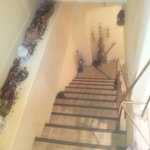 アルミーナ - 店内へと続く階段