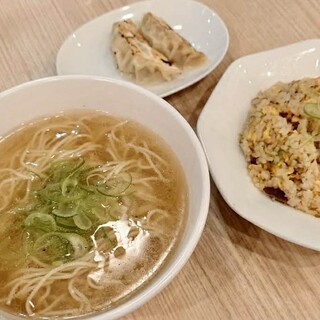 お得なランチセット11:00〜15:00(Lo14:59)