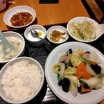 創造中華 華星 - 豚肉ハクサイとキクラゲ炒め定食