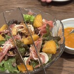 谷六おみかん - 柿と生ハムのフレッシュサラダ　自家製人参ドレッシング