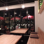 ミシマ テラス - 夜間店内から見るテラス席