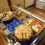 たいこ茶屋 - 時計回りでサーモンハラス・鮹・鰹・鮪