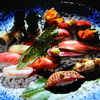 玉寿司 - 料理写真:親方おまかせにぎり。当店一番人気のメニューです。親方が厳選したネタで１２貫に巻物１本の超お得メニュー。