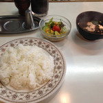 Resutoran Hishitomi - グリルランチ810円のご飯、サラダ、味噌汁