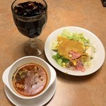グルービー - 料理写真:アイスコーヒー、アンティサラダ、スープ♫