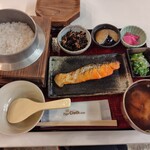 うなぎと竈いくら 山都 - 紅鮭塩焼き定食