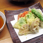 和喜 - キスとれんこんの天ぷら 850円。人参かき揚げも(2015.1月)