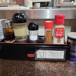 ラーメンの王様 本店 - 卓上調味料