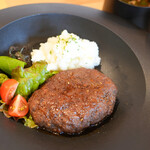 Steak and Cafe COCO - 国産牛100％ハンバーグ定食。ごはんとスープ付き