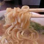 べんけい - 2015年1月　濃厚ラーメン麺持ち上げ