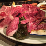 しゃ楽 - ５種盛りのLサイズ（３～４人前）７８００円上ハラミ、ミスジがタレで＆友サンカク、芯心、上カルビ、タン塩、サガリが塩！