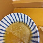 とん汁と玄米の店 檍食堂 - 半分食べてしまって失礼大根200円