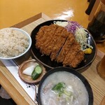 とん汁と玄米の店 檍食堂 - 極ロースかつ定食2000円