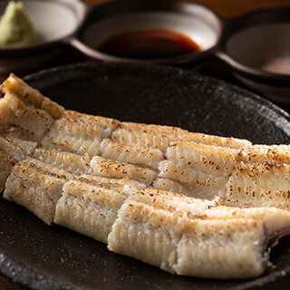 【通の白焼き】素材で勝負！お箸でとろける「肉厚」な白焼き。