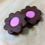 佐藤洋菓子店 - チョコサンドクッキー　イチゴチョコ　350円