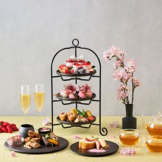 3～4月：いちご×桜のウィンターアフタヌーンティー