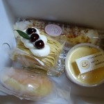 洋菓子店ニノカニーノ - この日はケーキを４個購入してみました。
            