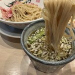 つけめん金龍 - ズズーっと啜ります♪