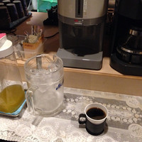 いけす鶴八 新栄店 - ランチご注文の方はコーヒー、オレンジジュースはセルフ