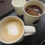 タリーズコーヒー - ドリンク写真:左・ロイヤルミルクティー、右・本日のコーヒー(ともにショート)