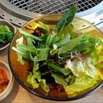 焼肉 The INNOCENT CARVERY - ランチのセット シャキシャキと美味しいサラダに取り損ねたスープも