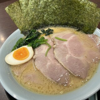 横浜家系ラーメン 丸岡商店_0