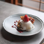ESORA COFFEE - いちご生大福と発酵バターのクロッフル