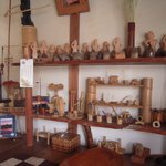 わらじの店 - たくさんの埴輪など